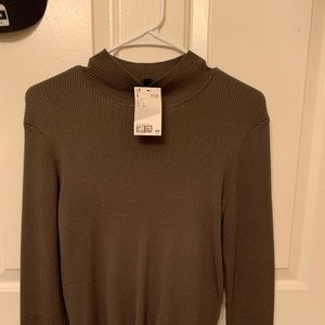 NWT Olive green turtle neck